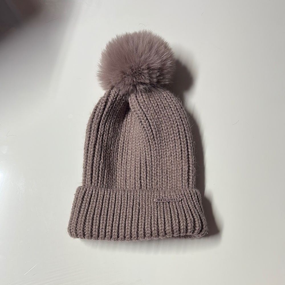 Steve Madden Cozy Knit Pom-Pom Beanie